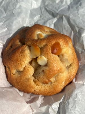 MACADAMIA WHITE CHOCOLATE  COOKIE