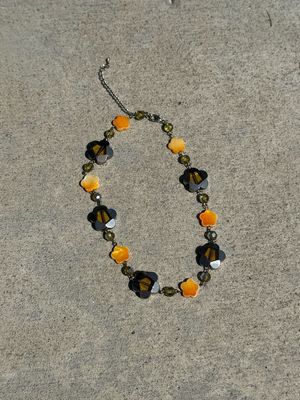 chrome daisies necklace