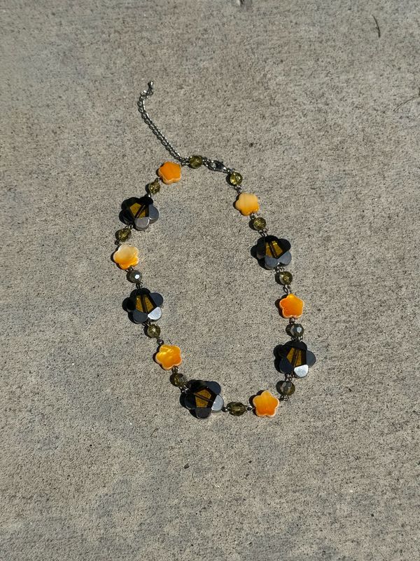 chrome daisies necklace