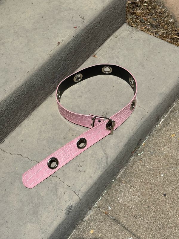 bubblegum pink croco belt
