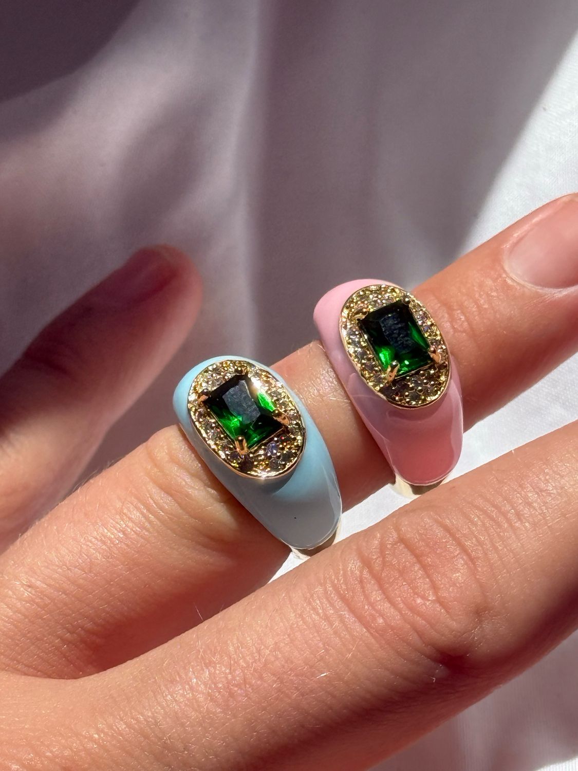 emerald enamel ring
