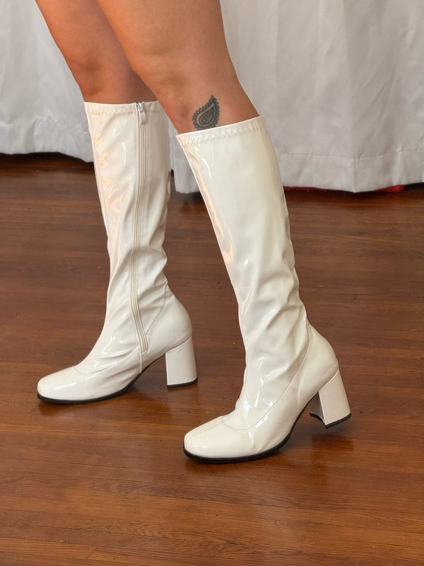 white gogo boots (size 9)