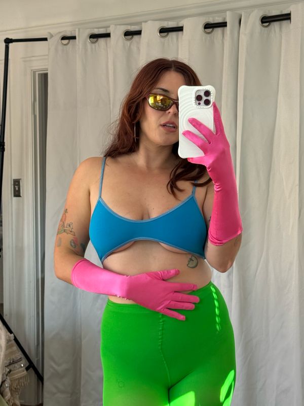 pink gloves