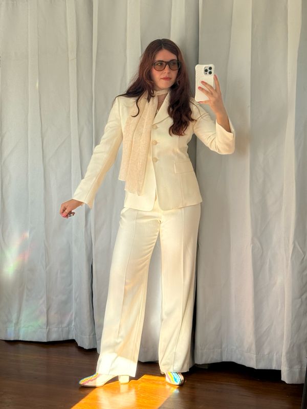 le suit cream suit set