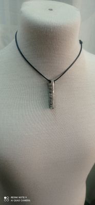 Colgante  Desigual en metal
