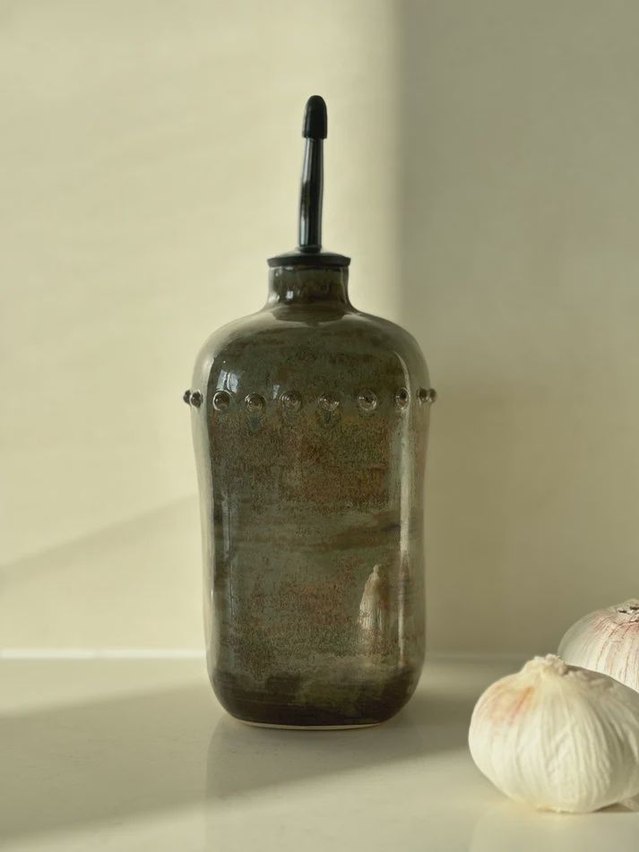 Beaded Oil Pourer