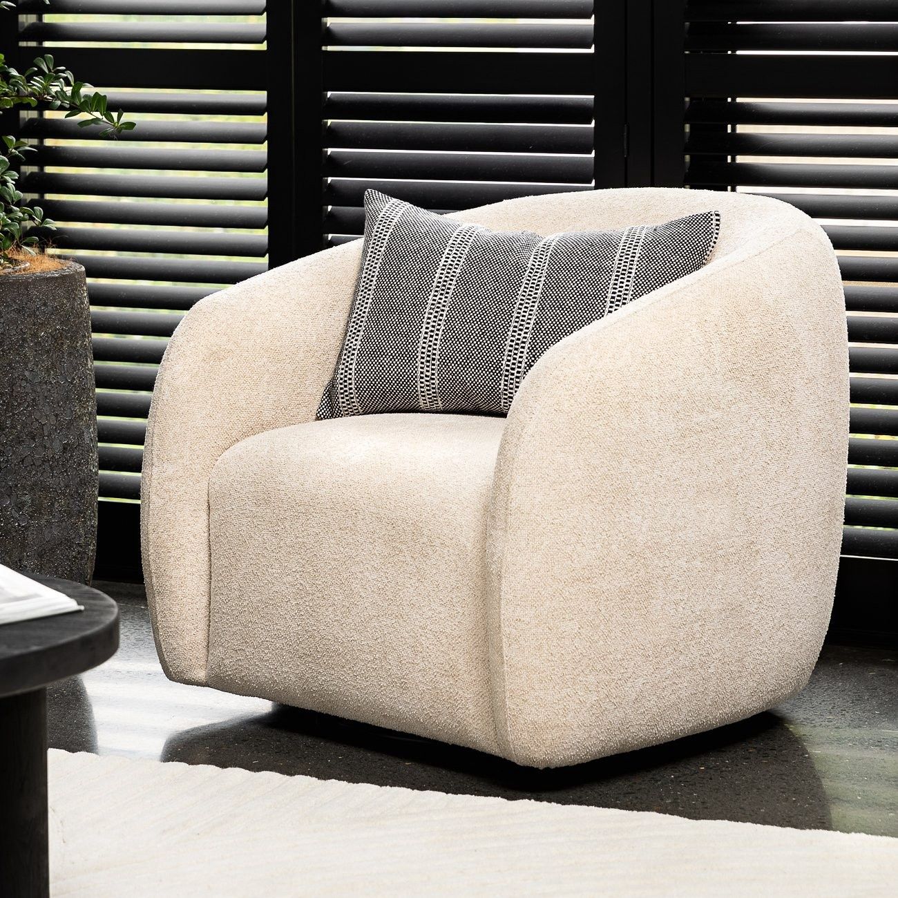 Max Swivel chair- Natural/Black/Steel