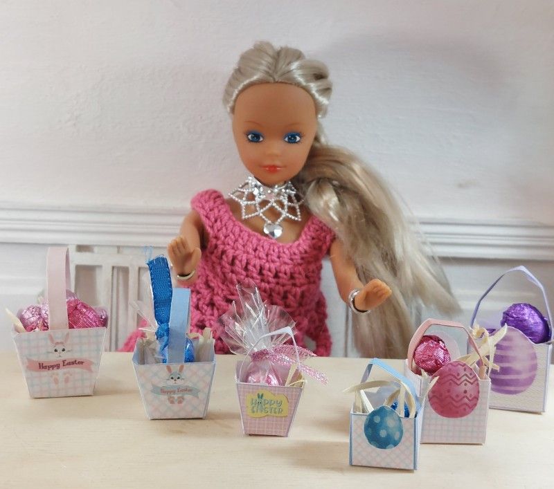 Muñecas 1:6 .Barbie. Conjunto cestas de  PASCUA