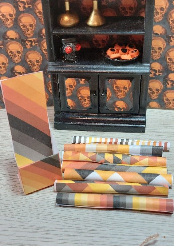 Casa de muñecas 1:12 .Caja papel regalo HALLOWEEN. Retro.