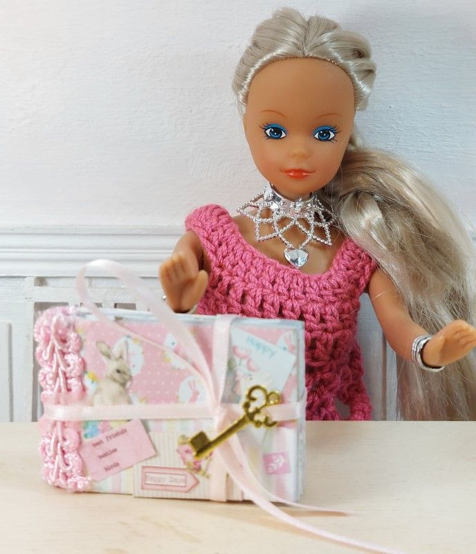 Muñecas escala 1:6.Barbie. Libro recortes. Scrap. PASCUA