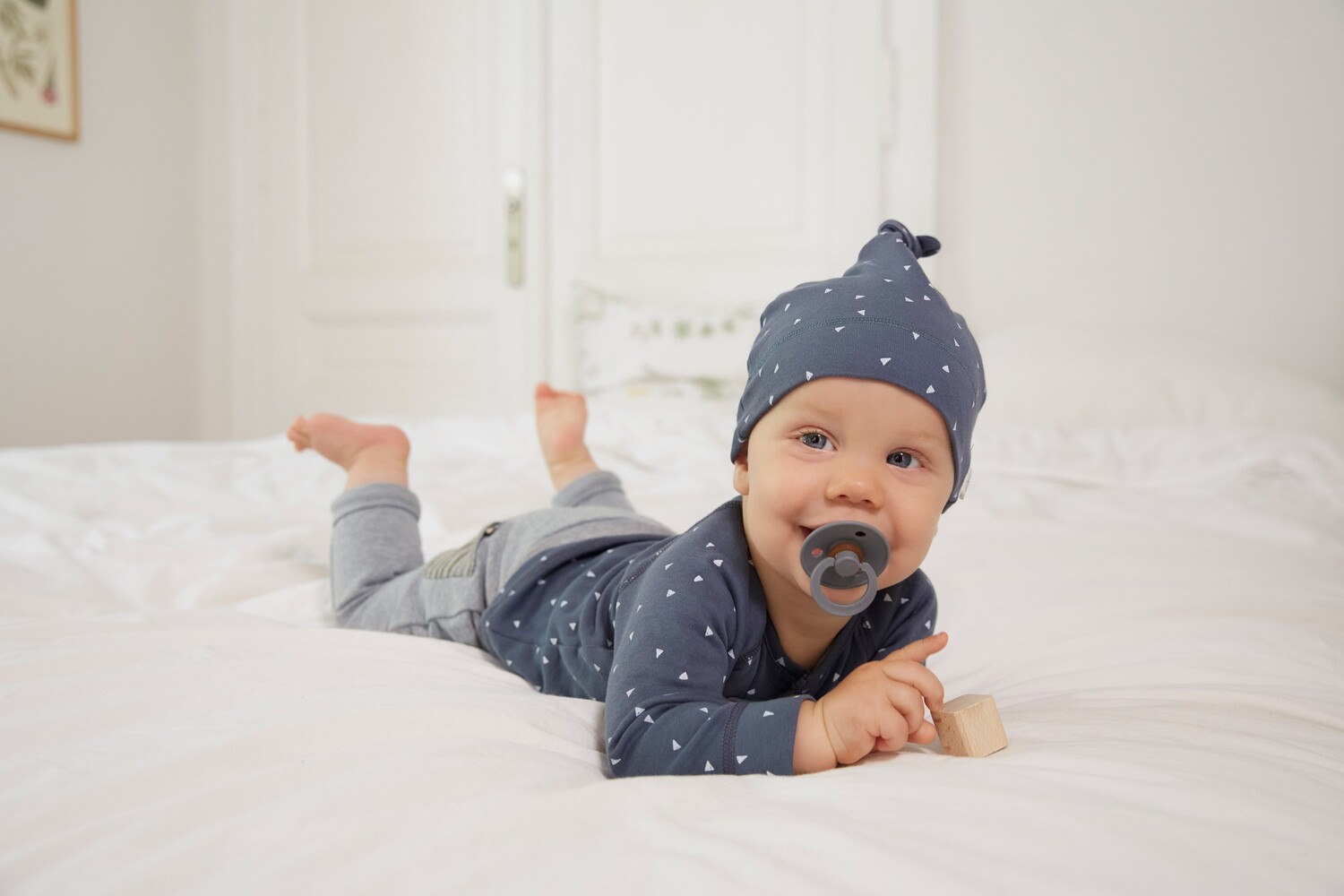 SALE Lässig Baby Langarmbody, Triangle Blue Größe 86/92