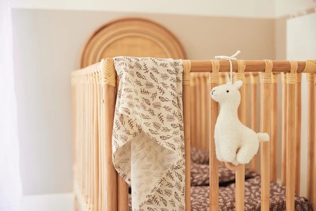 Jollein ​Spieluhr Lama Alpaka weiß  Off-White