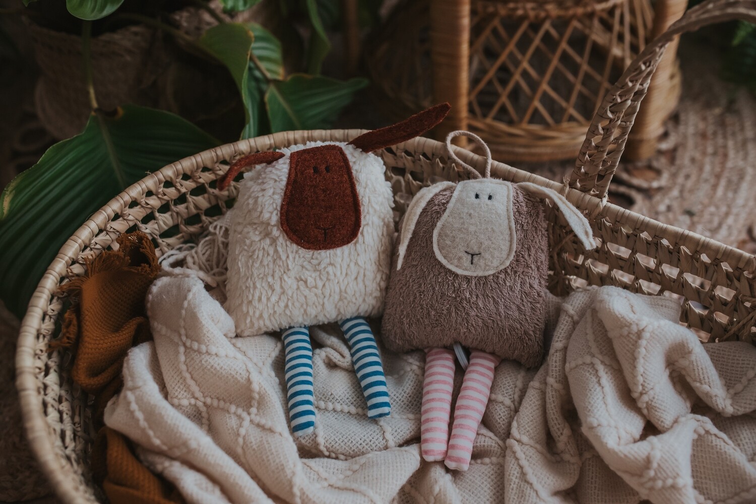 Kuscheltier Schaf auch Spieluhr