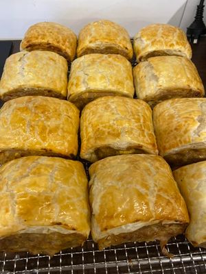 Jumbo Sausage Rolls (Single or 6 Pack)