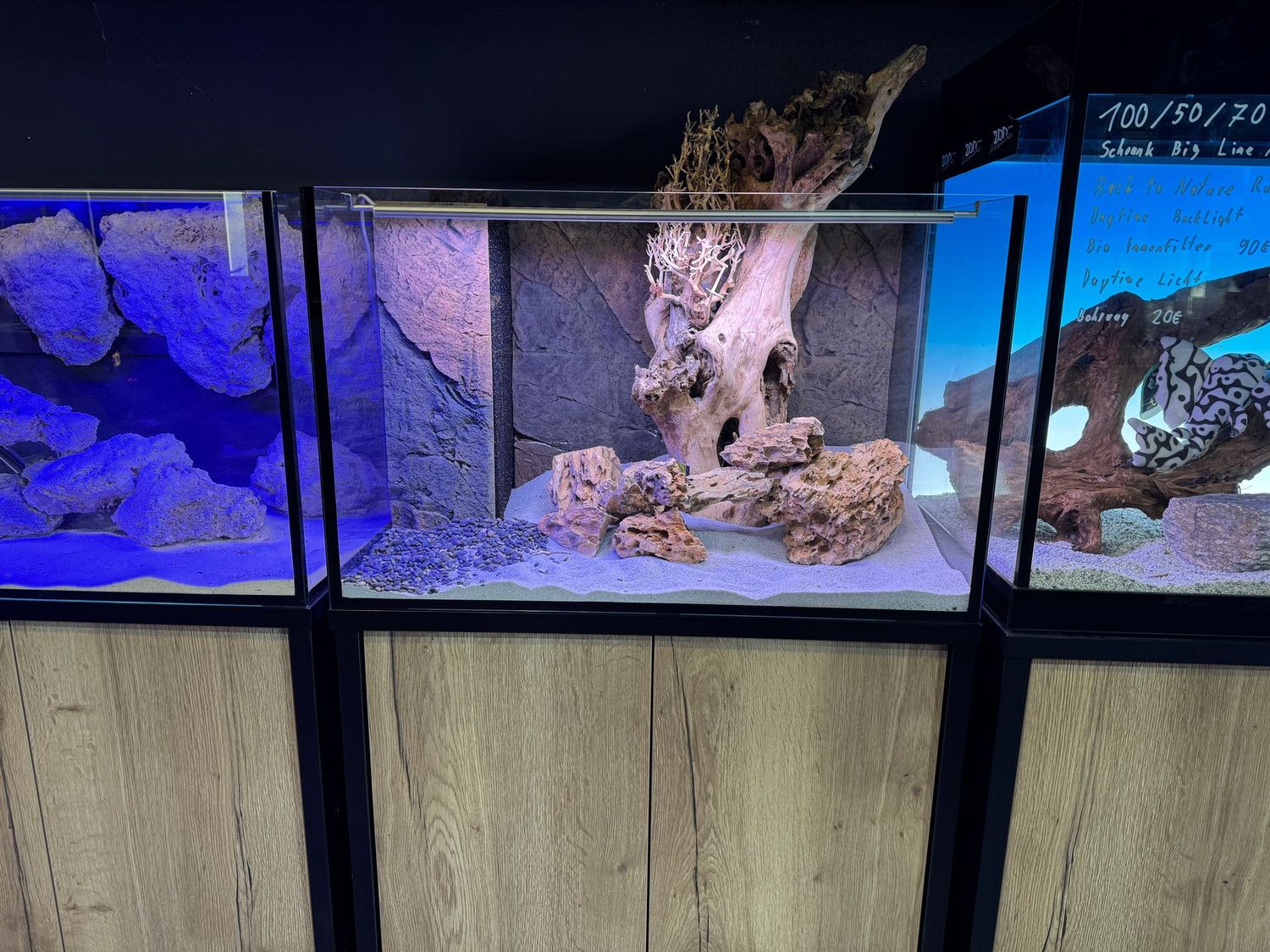 50 x 50 x 50 cm OptiWhite Sonderbau Aquarium mit Schrank ohne Deckel. Nur Selbstabholung.