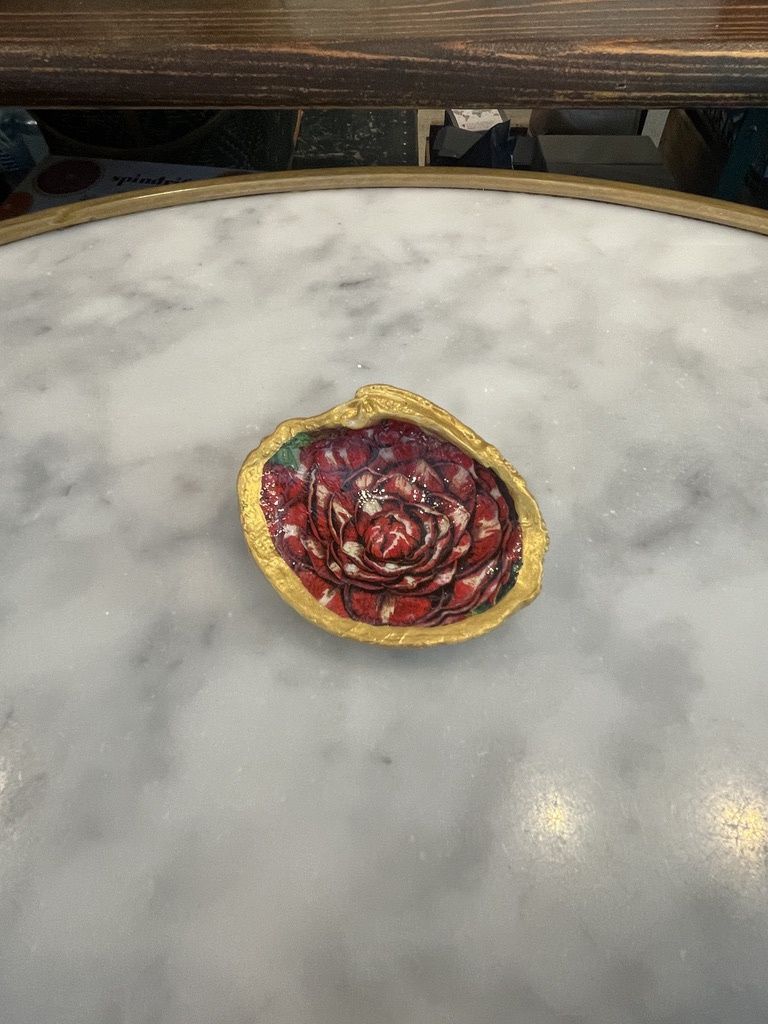 Decoupage Shells, Size: Red Artichoke Bloom Clam Shell