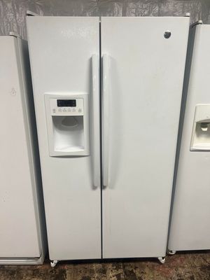 GE White Side By Side Refrigerator GSE25ETHCWW