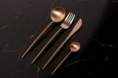 طقم أدوات مائدة (برونزي)