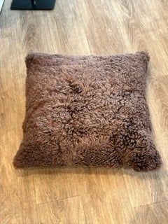 Pillow Curly Square Sheepskin Jarrah Mauve