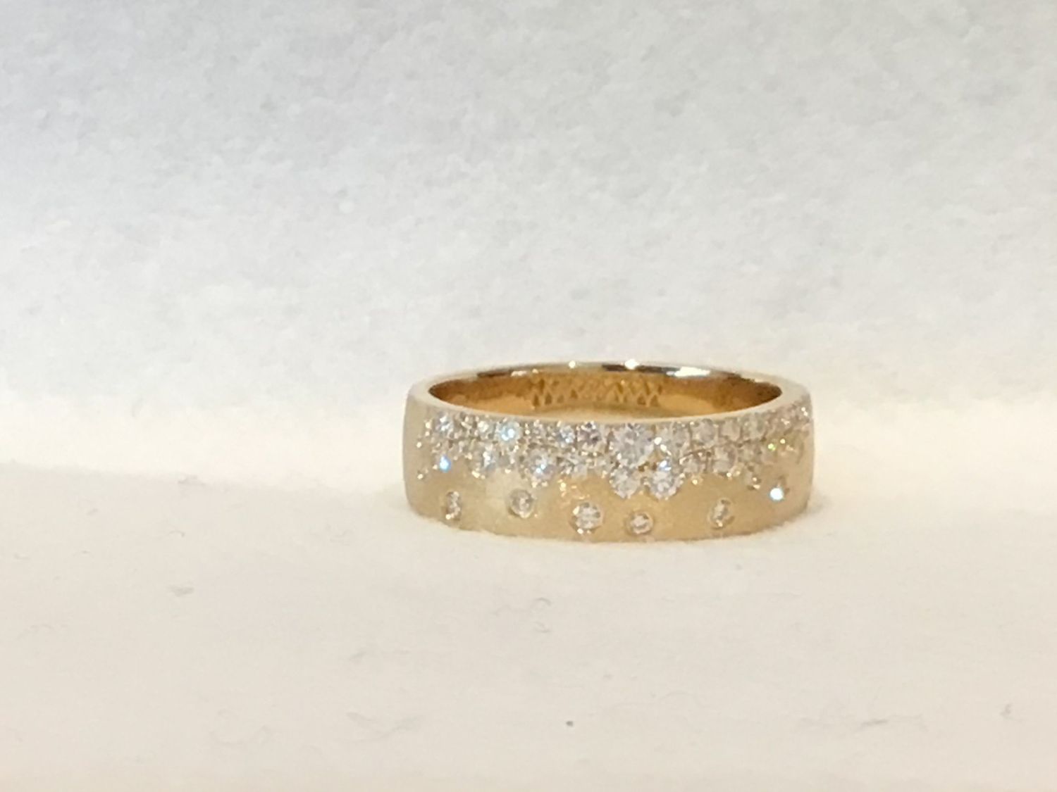 Ring Diamond Confetti Band 14K Yellow Gold,  Size 6.5
