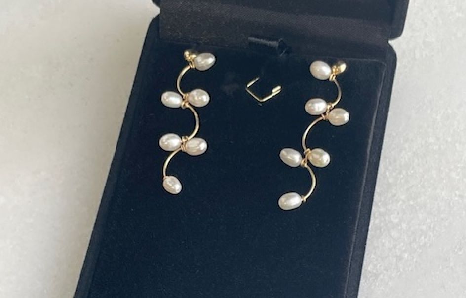 *Earrings 18K and FW Pearl Drops