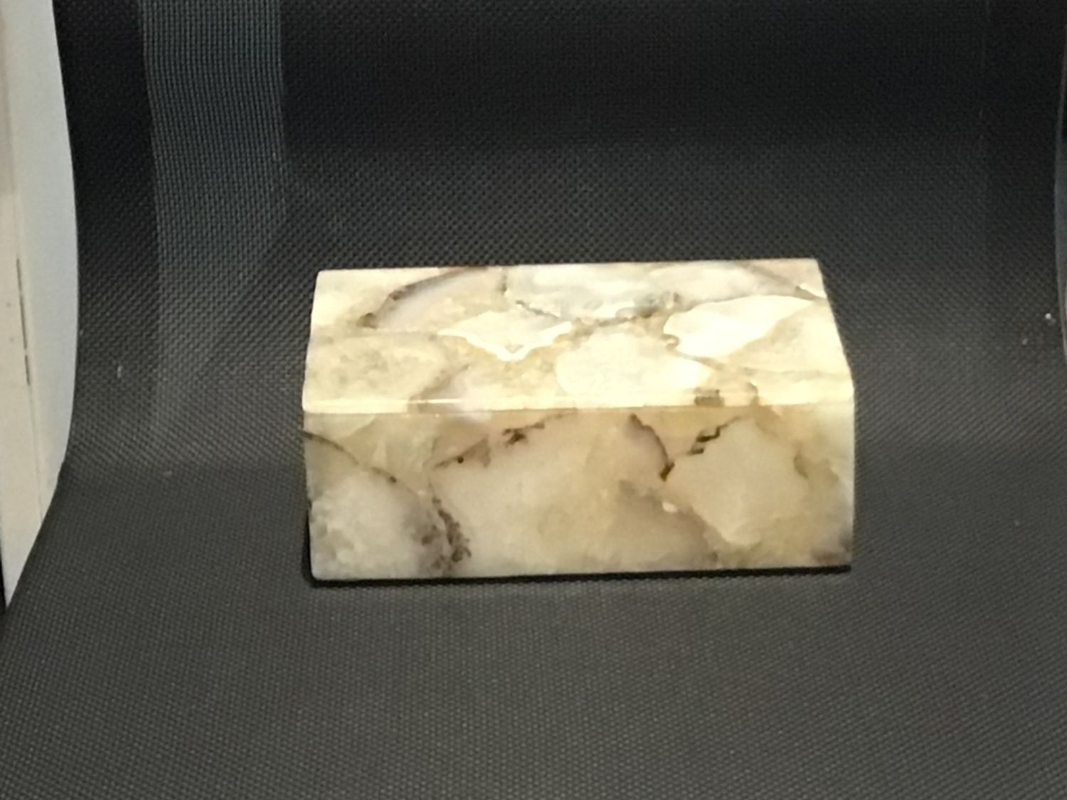 Box Natural Stone Veined Small