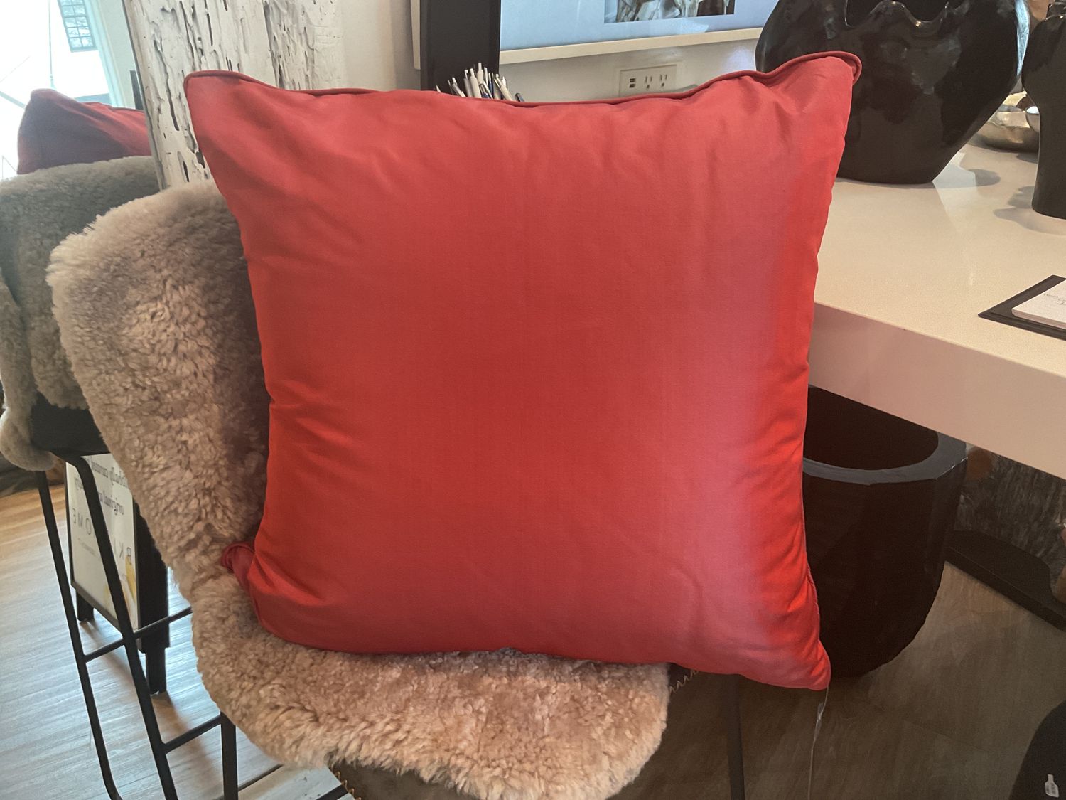 Pillow Holly Hunt Silk Iridescent Coral Pink 22 x 22