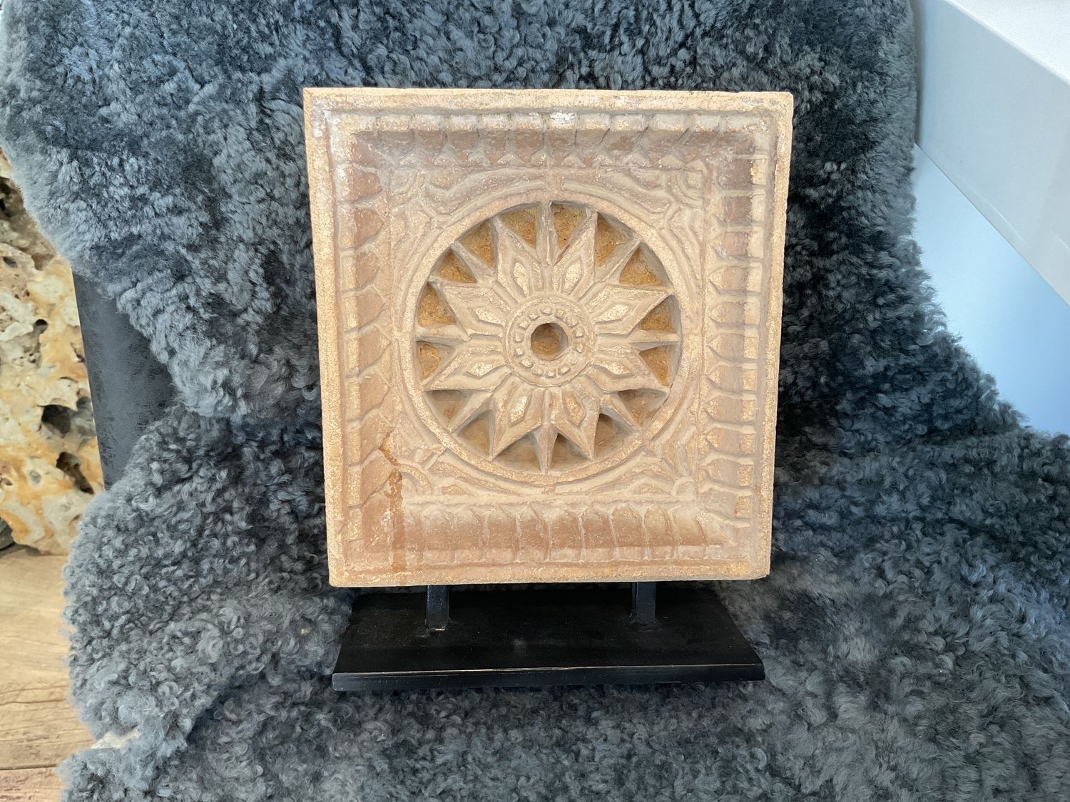 Antique Stone For Palace Ventilation On Custom Stand