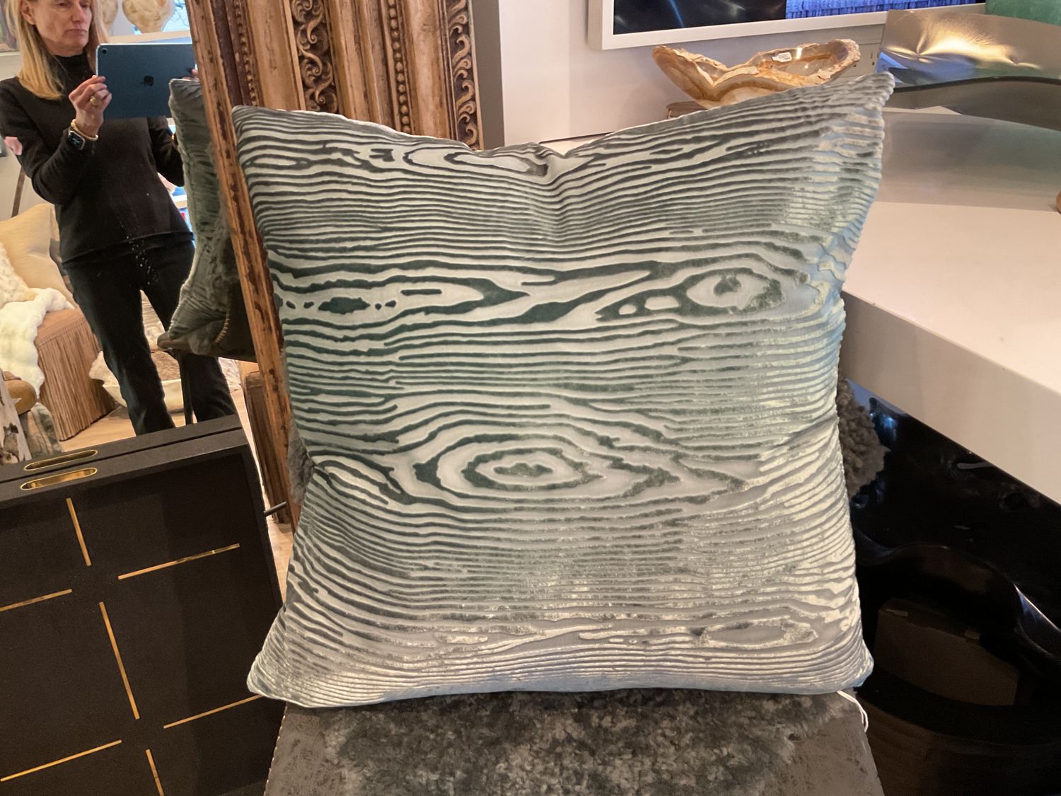 Pillow Velvet Woodgrain Burnout Moss 22x22
