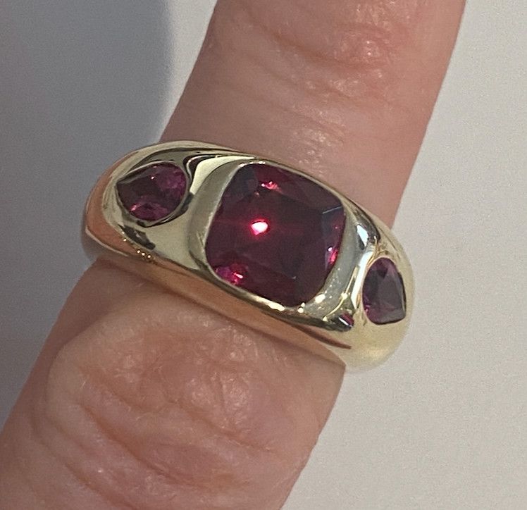 Ring, Gypsy Set 3 Stone Rhodolite in 14k, 3.46 tcw, Sz 6.5