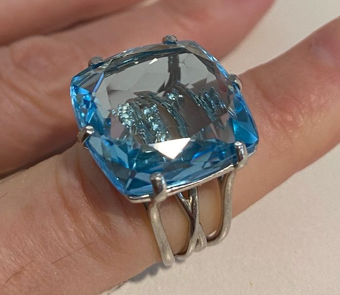 Ring sz.6.5 23ct Blue Topaz Wht Topaz Accent14k WG Vermeil