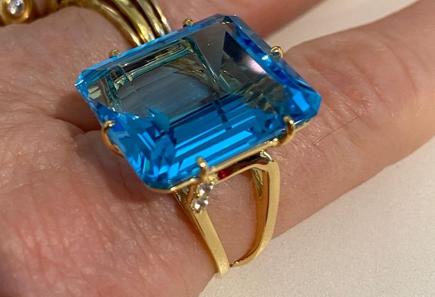 Ring sz.7.5 27ct Blue Topaz Wht Topaz Accent 14k vermeil