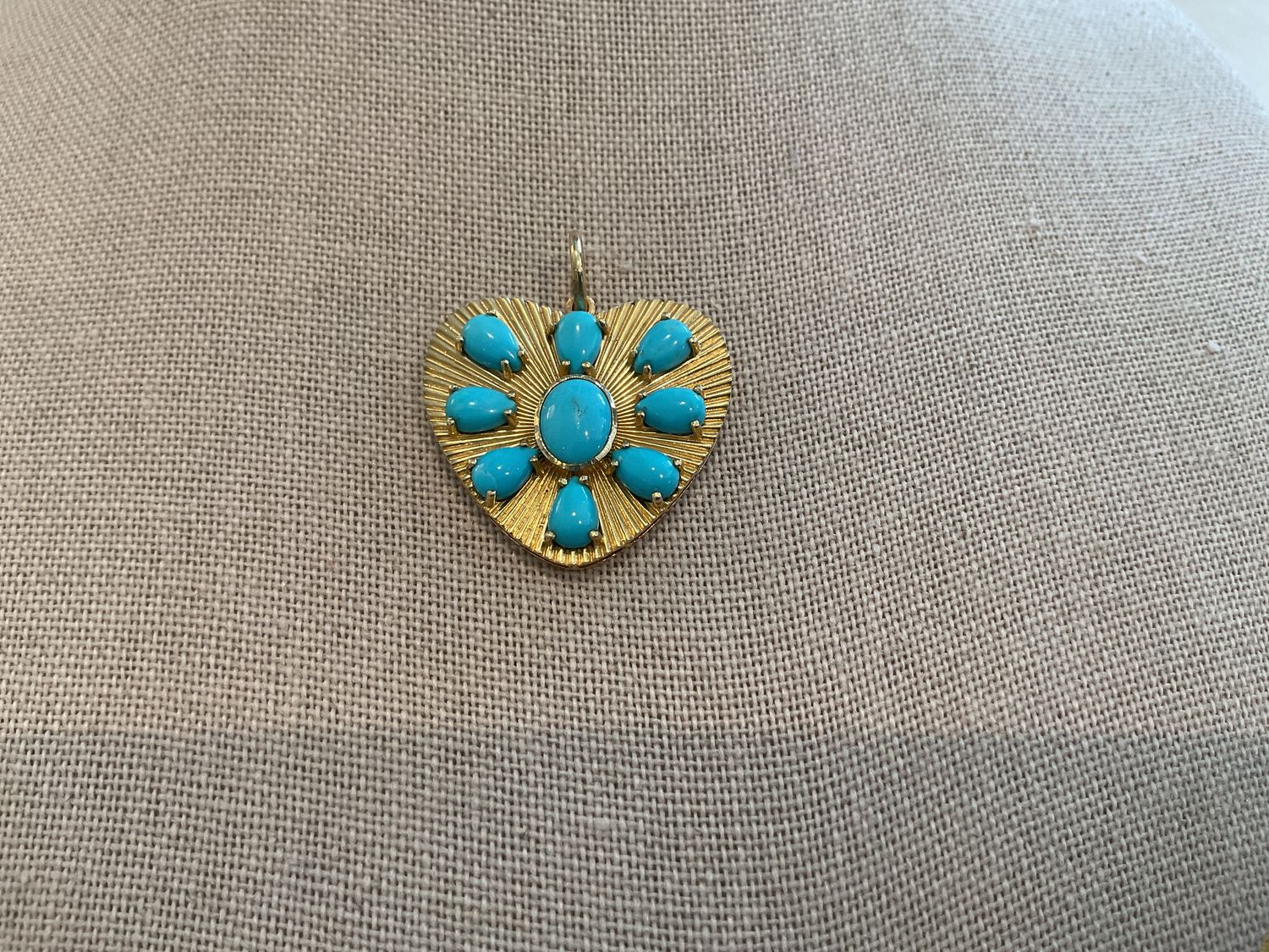 Pendant, 14K Heart with Turquoise Stones, 1&quot;