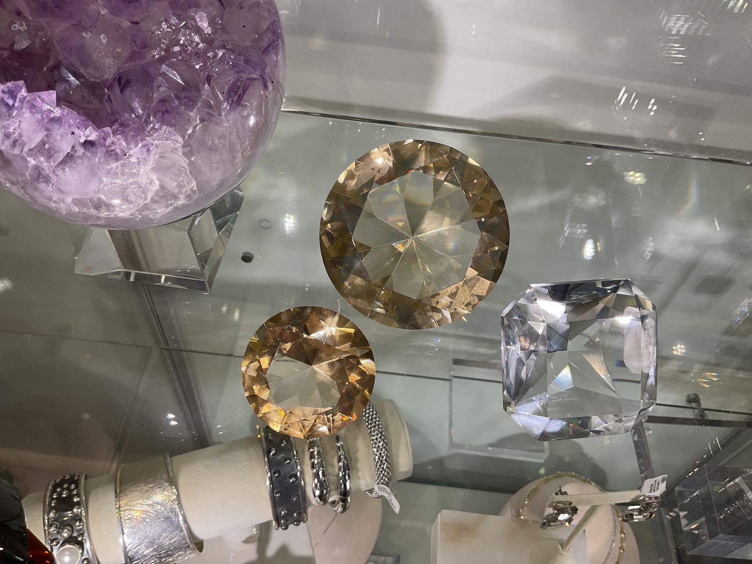 Jewel, Amber Round