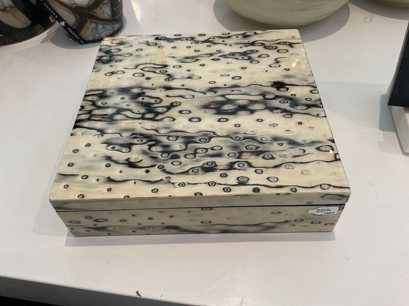Box Birds Eye Lacquered Med, 10&quot;x10&quot;
