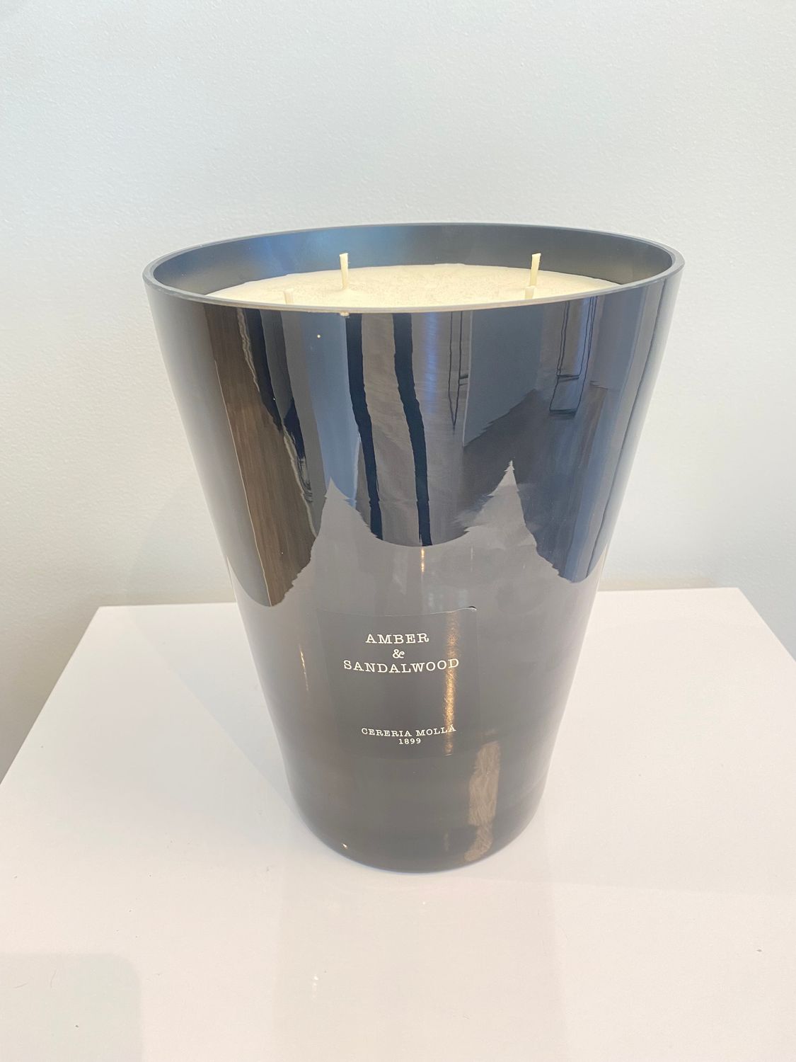 CM CANDLE 7.7 Ib AMBER &amp; SANDALWOOD