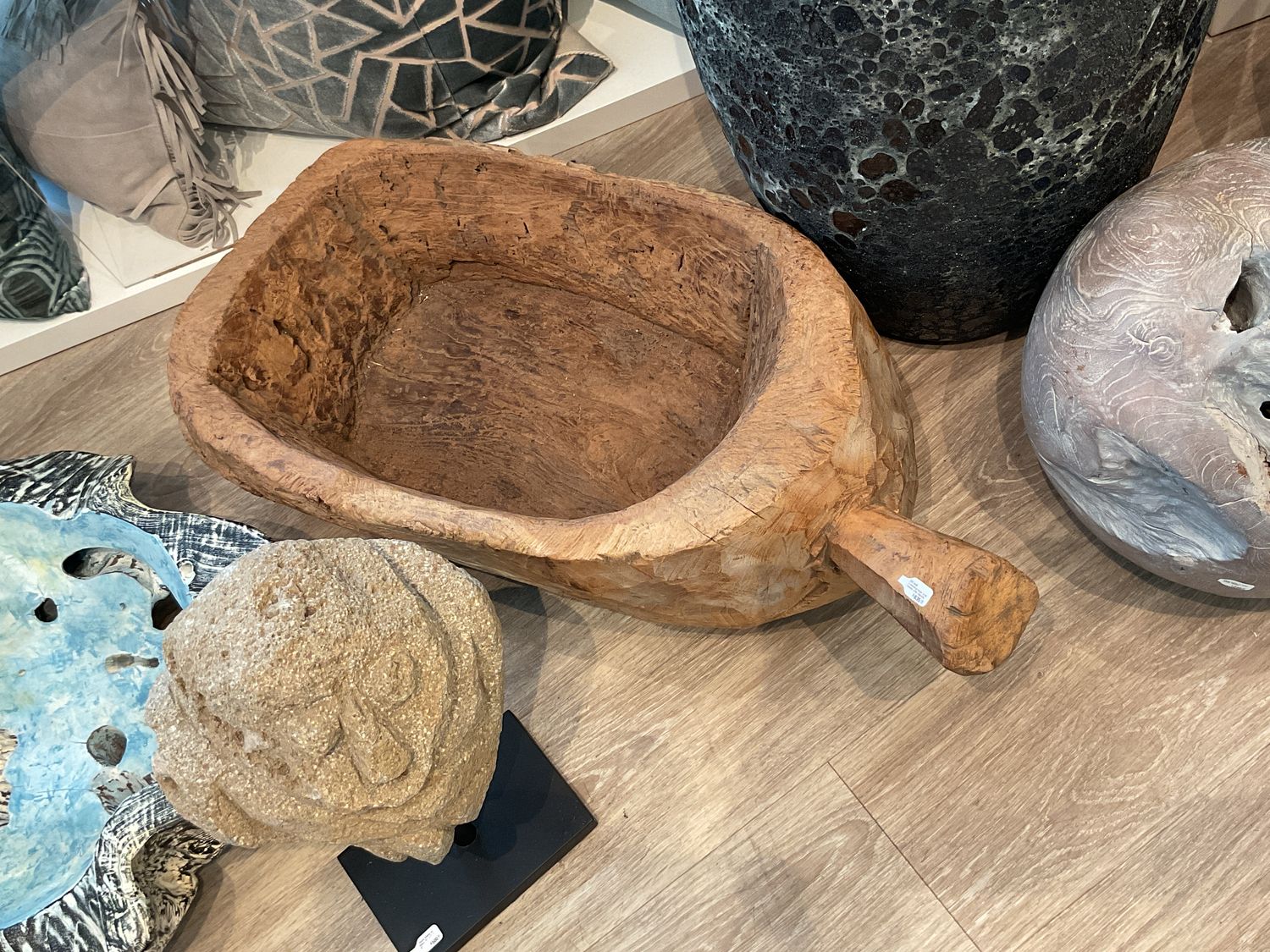 Old teak Lumpang/large oval vessel with handle