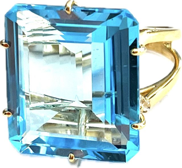 Ring sz.7.5 Blue Topaz 27ct w/ Wht Topaz Accent 14k YG vermeil