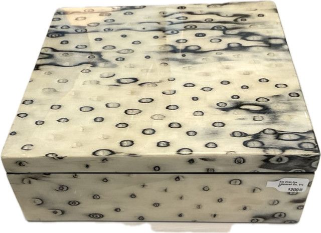 Box Birds Eye Lacquered Sm, 8"x 8"