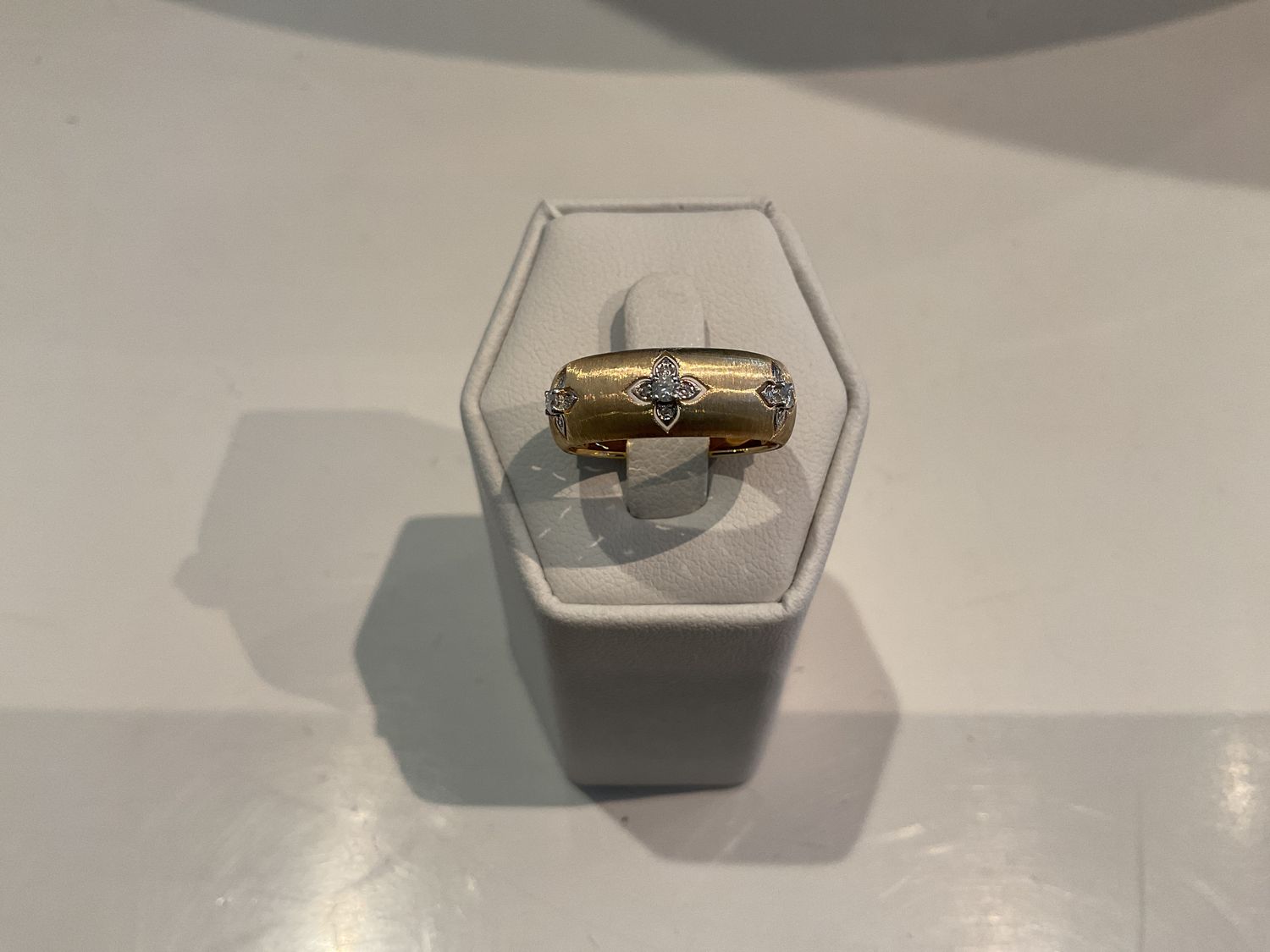 Ring, Sz 7, Princess Floral .25ct Lab Dia, Satin 14KYG 3.11 g. wt.