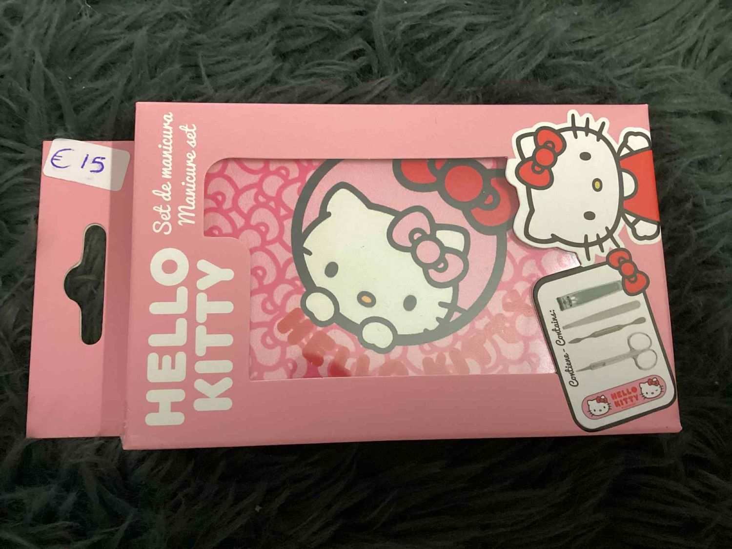 Manicure hello kitty