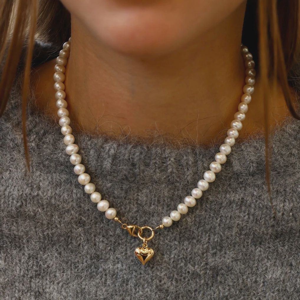 Heart and Pearl Necklace