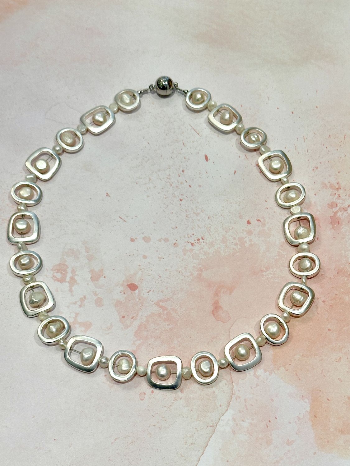 Modern Pearl Necklace with Magnetic Closure, Color: Silver