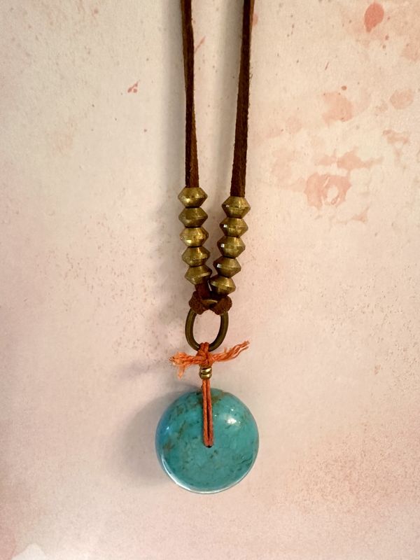 Round Turquoise Pendant Necklace on Leather