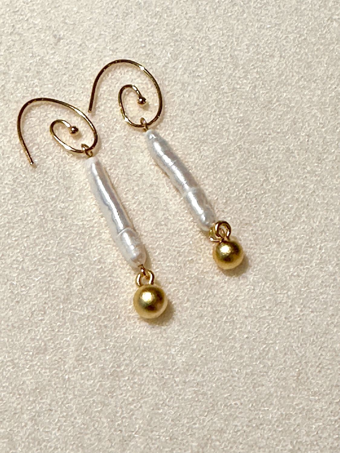 Dangling Stick Pearl Earrings