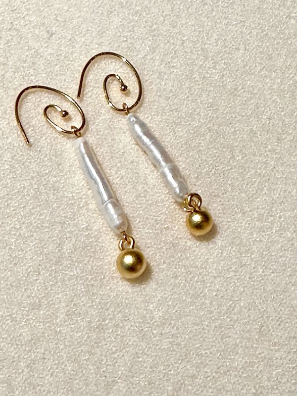 Dangling Stick Pearl Earrings