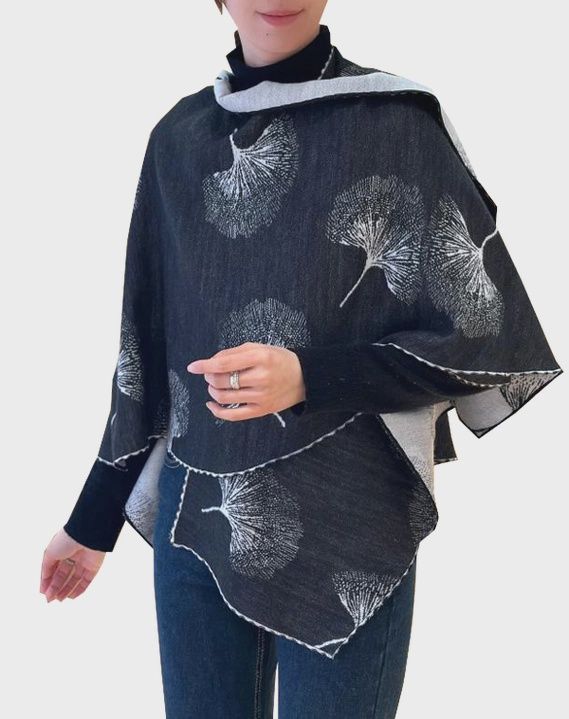 Cozy Black/White Ginkgo Reversible Short Wrap