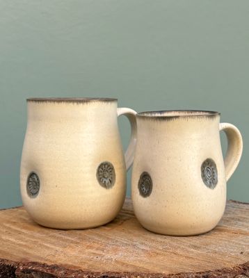 CERAMIC MUG- Cream/Black- Large