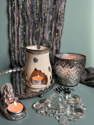 Oil Burner- Cream/ Black