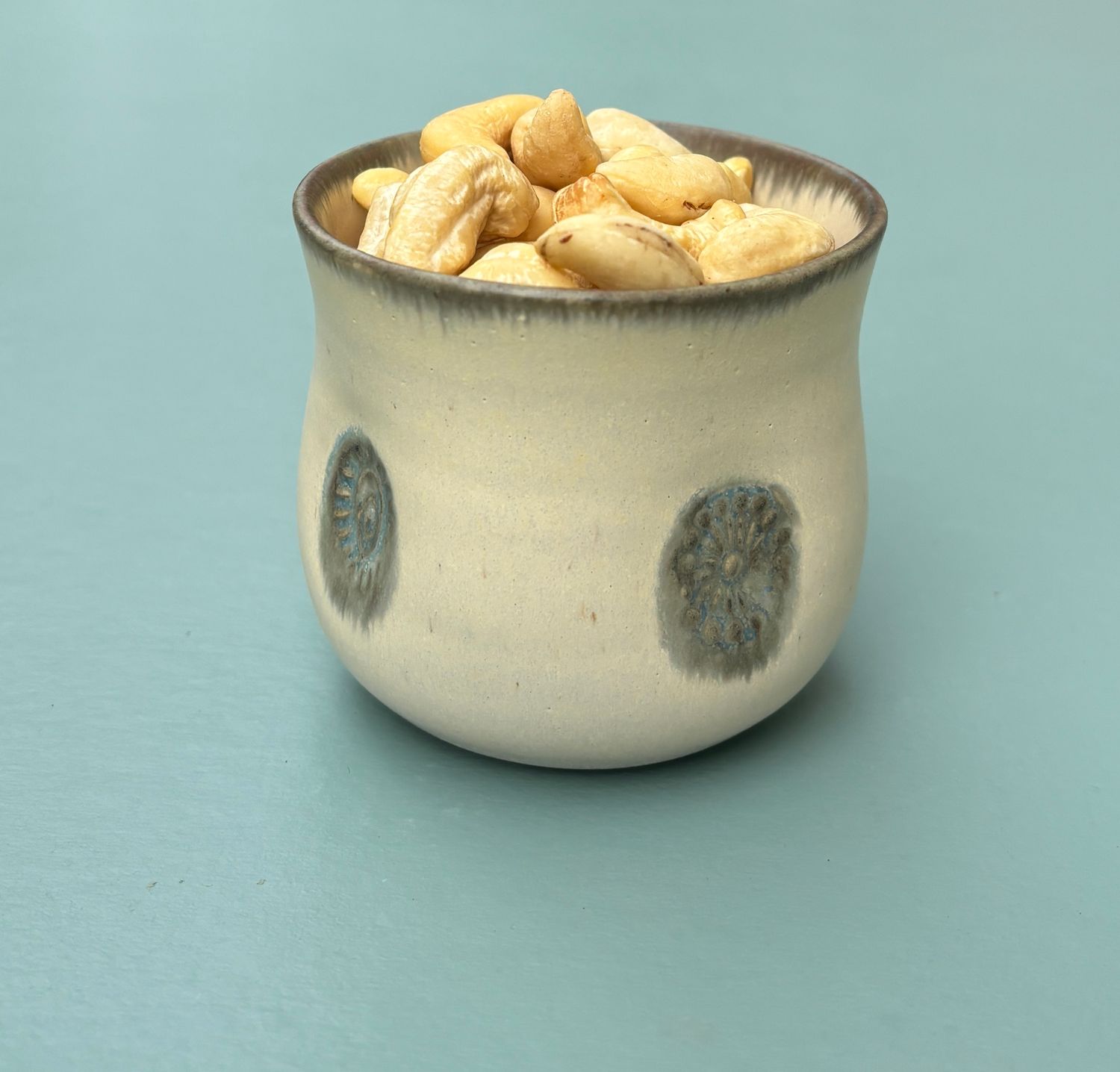 CERAMIC MNI BOWL- Ivory